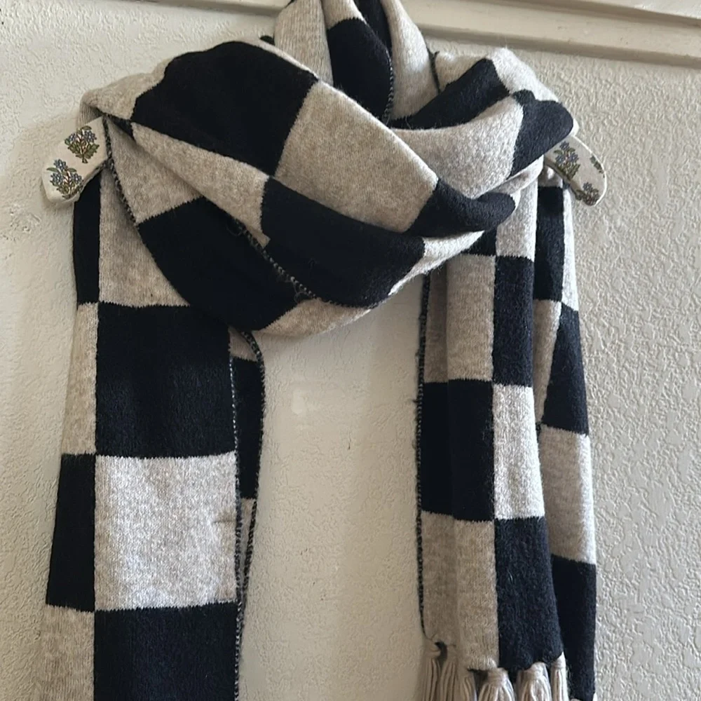 RARE ANTHROPOLOGIE | Checkered Scarf
